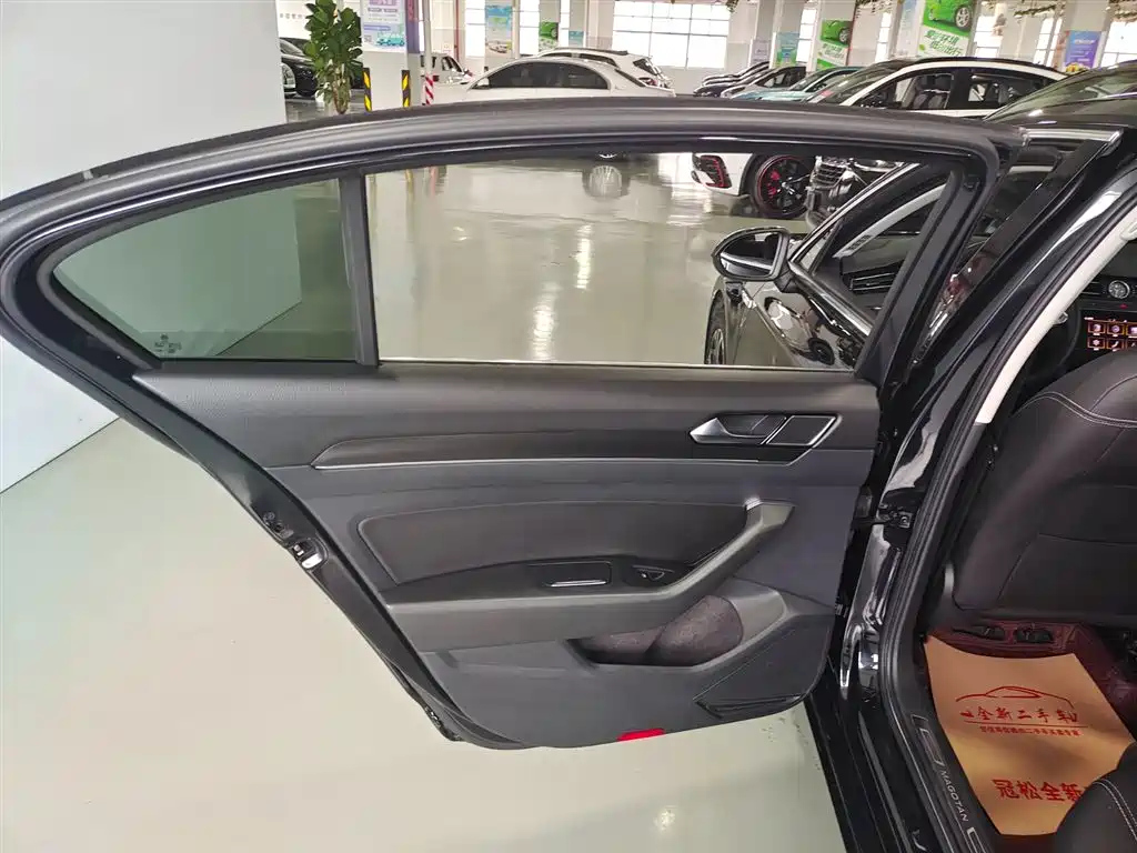 VOLKSWAGEN MAGOTAN 2022