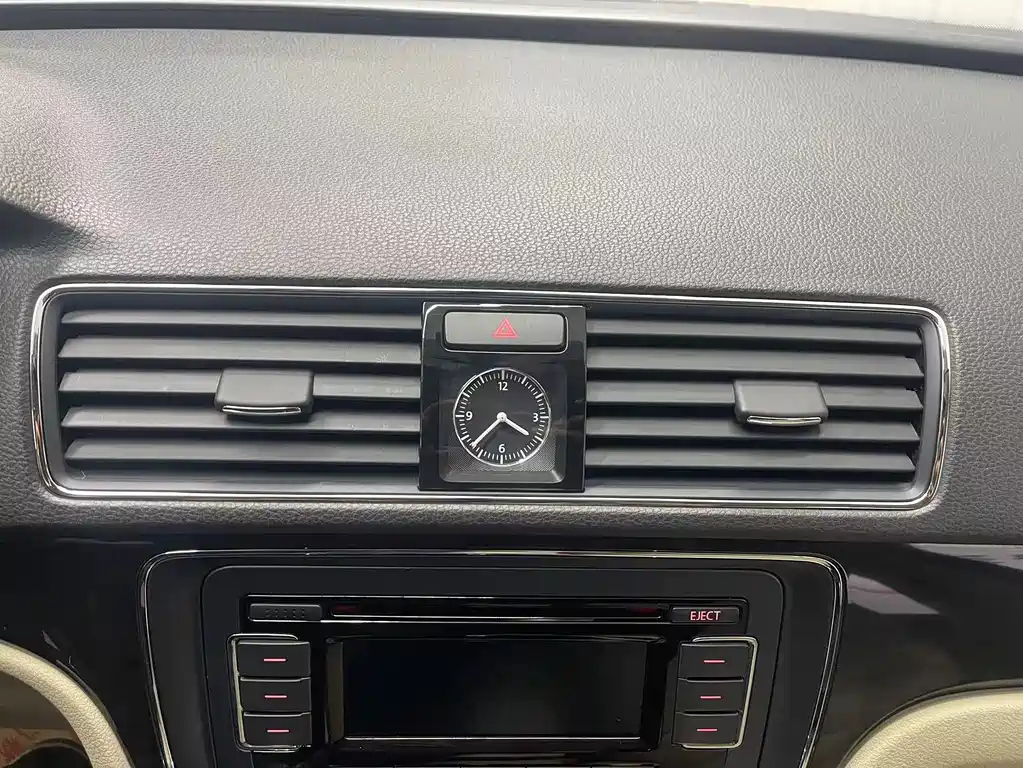 VOLKSWAGEN PASSAT 2011