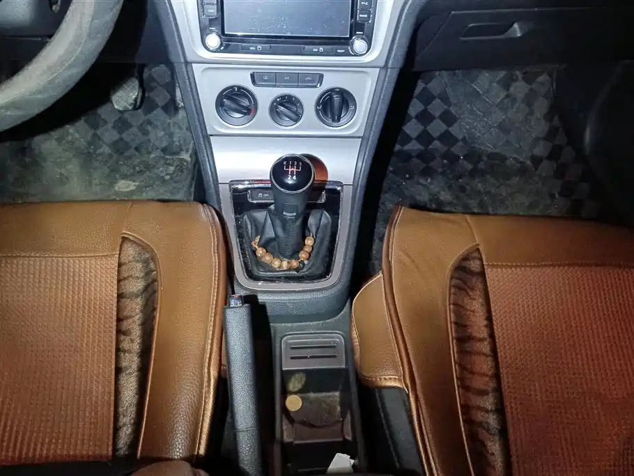 VOLKSWAGEN LAVIDA 2013