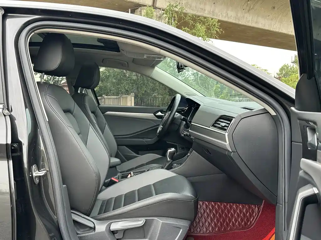 VOLKSWAGEN SAGITAR 2022