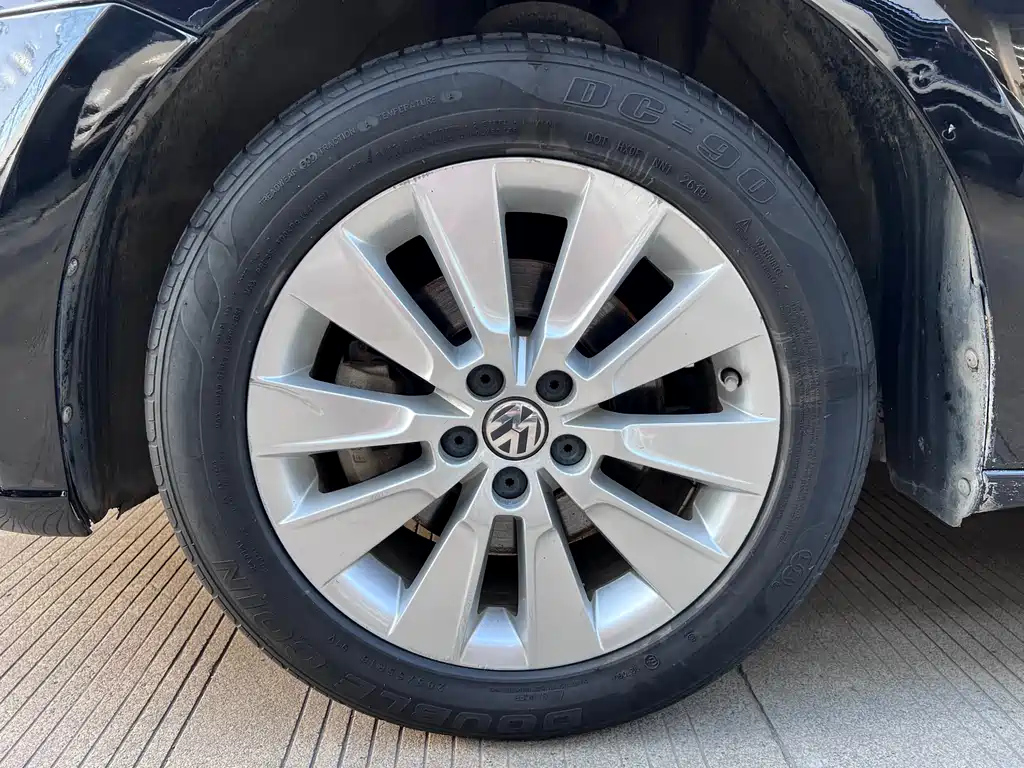 VOLKSWAGEN LAVIDA 2012