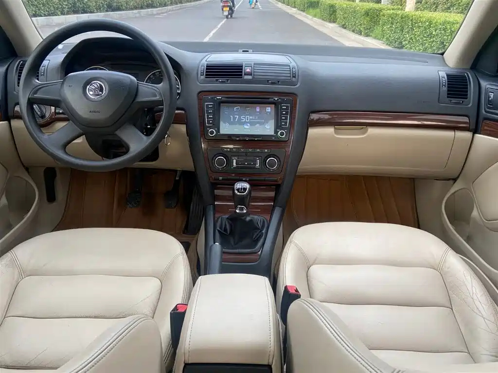 SKODA OCTAVIA 2013
