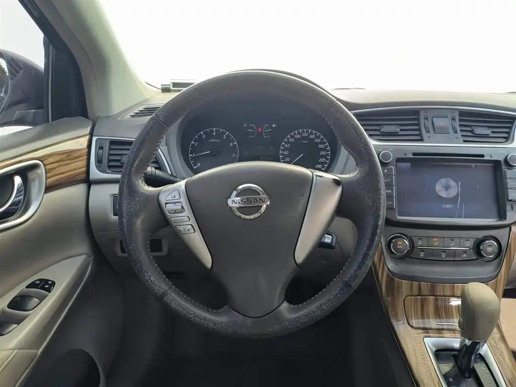 NISSAN SYLPHY 2015