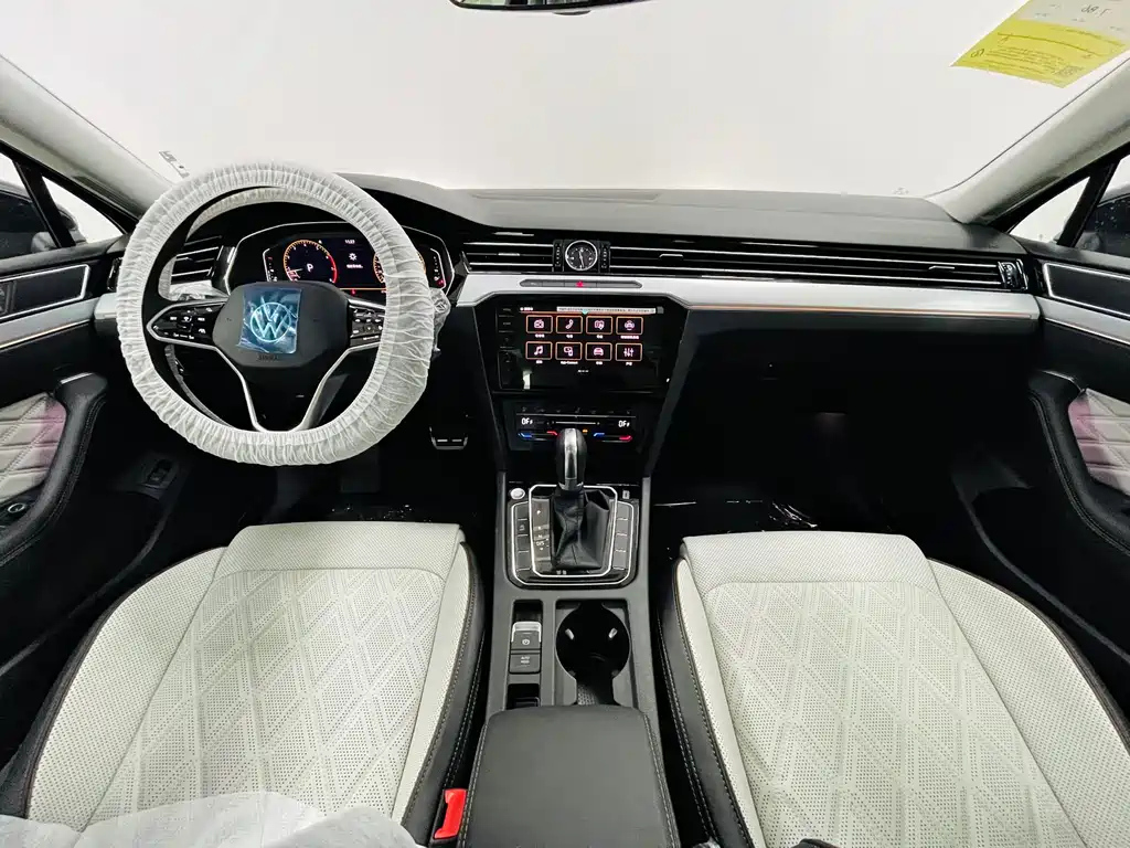 VOLKSWAGEN MAGOTAN 2024