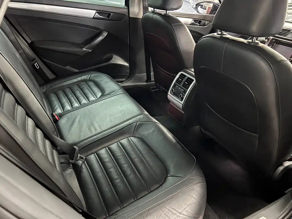 VOLKSWAGEN PASSAT 2015