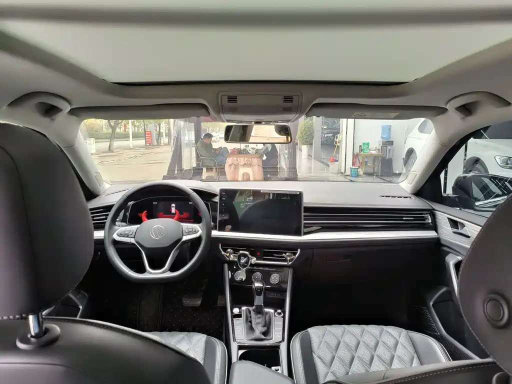 VOLKSWAGEN SAGITAR 2022