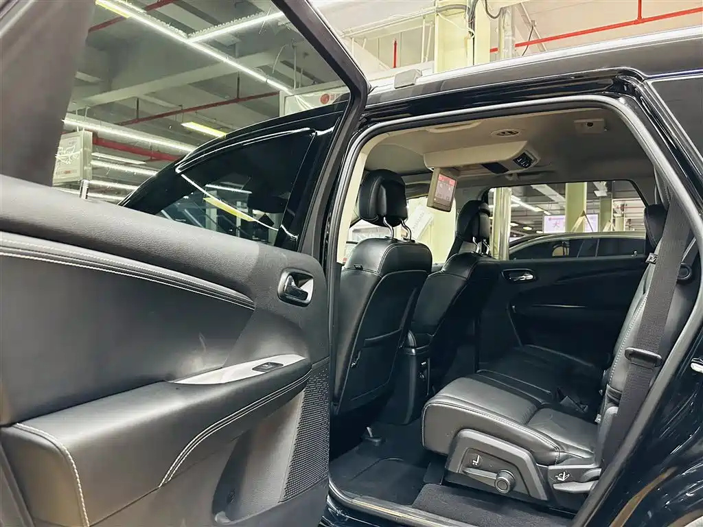 DODGE JCUV 2015