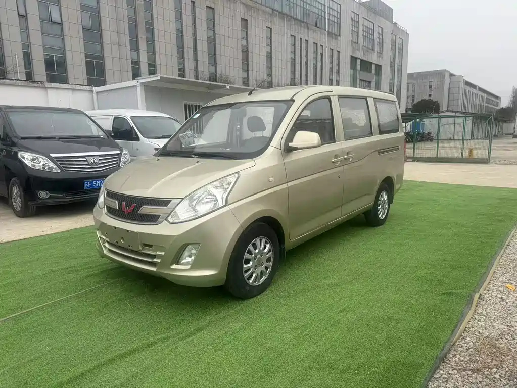 SGMW WULING RONGGUANG V 2016