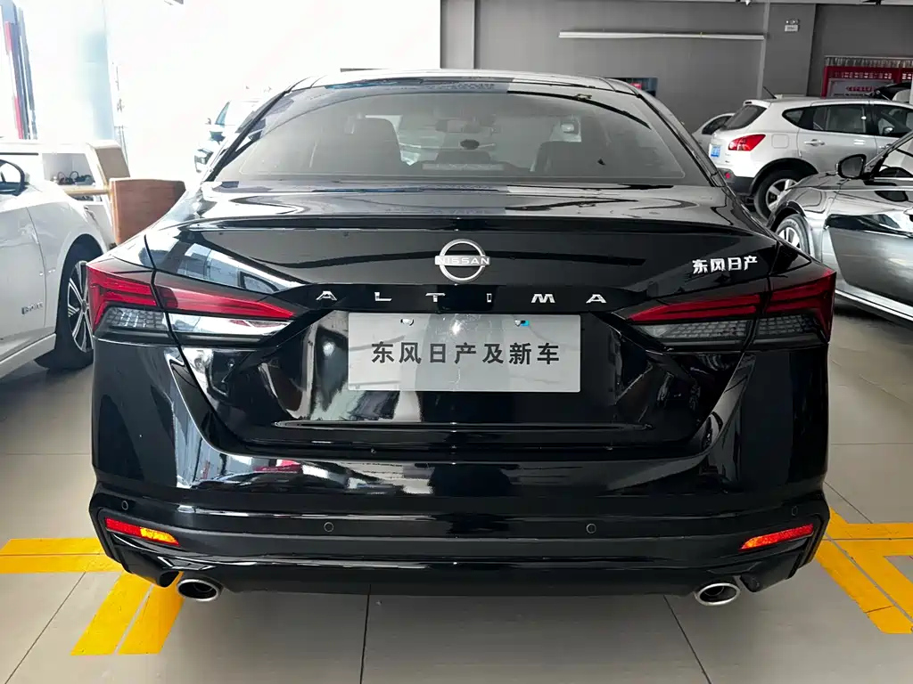 NISSAN TEANA 2023