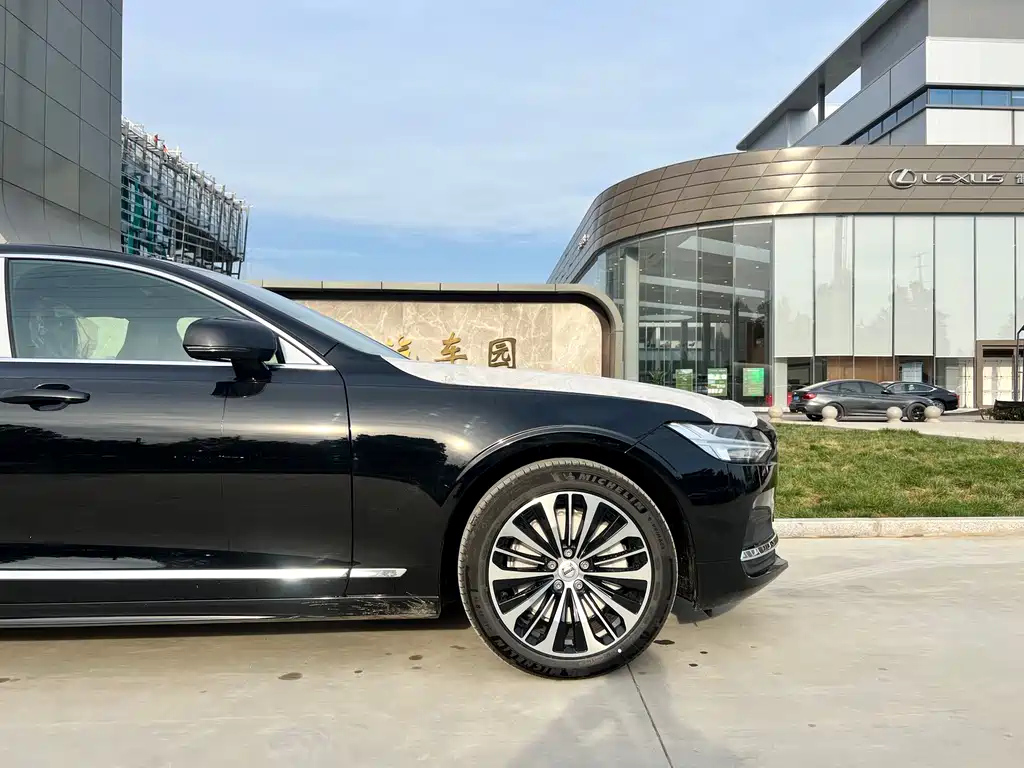 VOLVO S90 2024