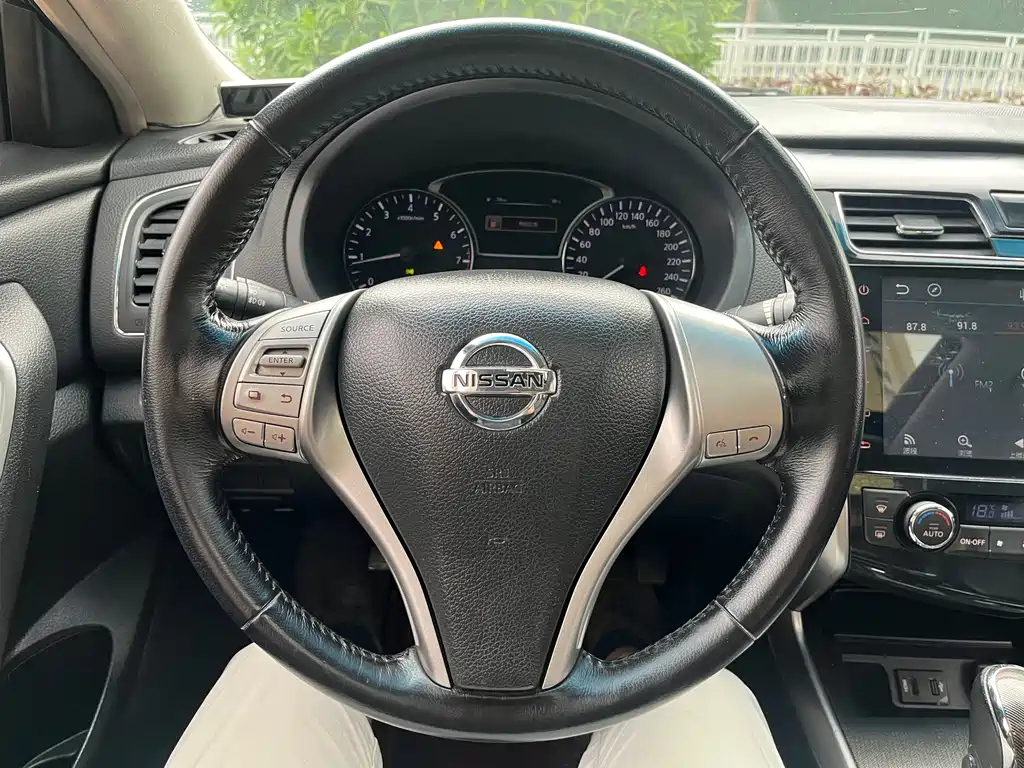 NISSAN TEANA 2015