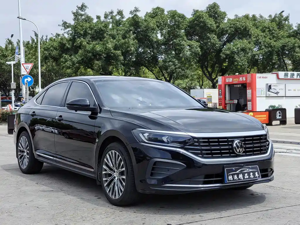 VOLKSWAGEN PASSAT 2024