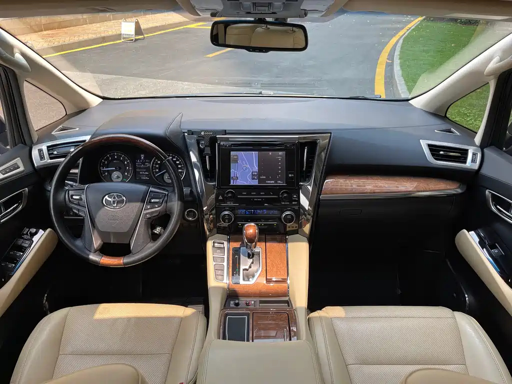TOYOTA ALPHARD 2018