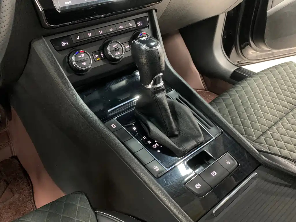 SKODA SUPERB 2017