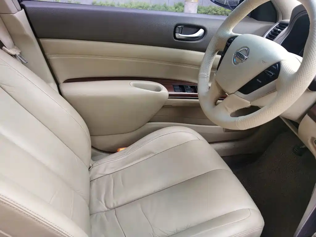 NISSAN TEANA 2010