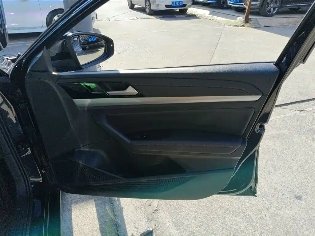 VOLKSWAGEN LAVIDA 2024