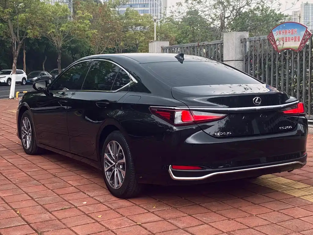 LEXUS ES 2023
