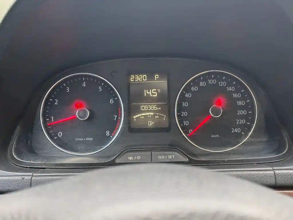 VOLKSWAGEN LAVIDA 2015