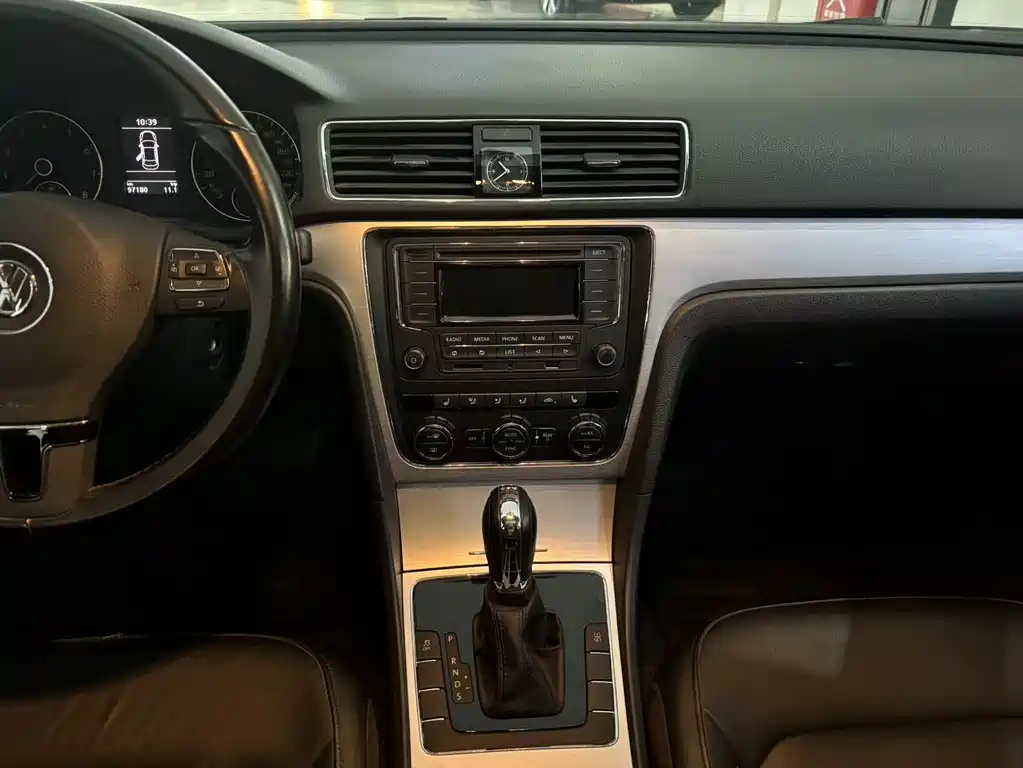 VOLKSWAGEN PASSAT 2016