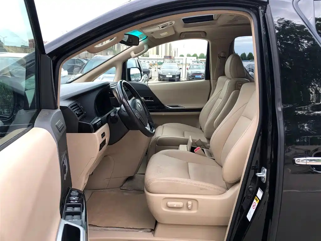 TOYOTA ALPHARD 2012