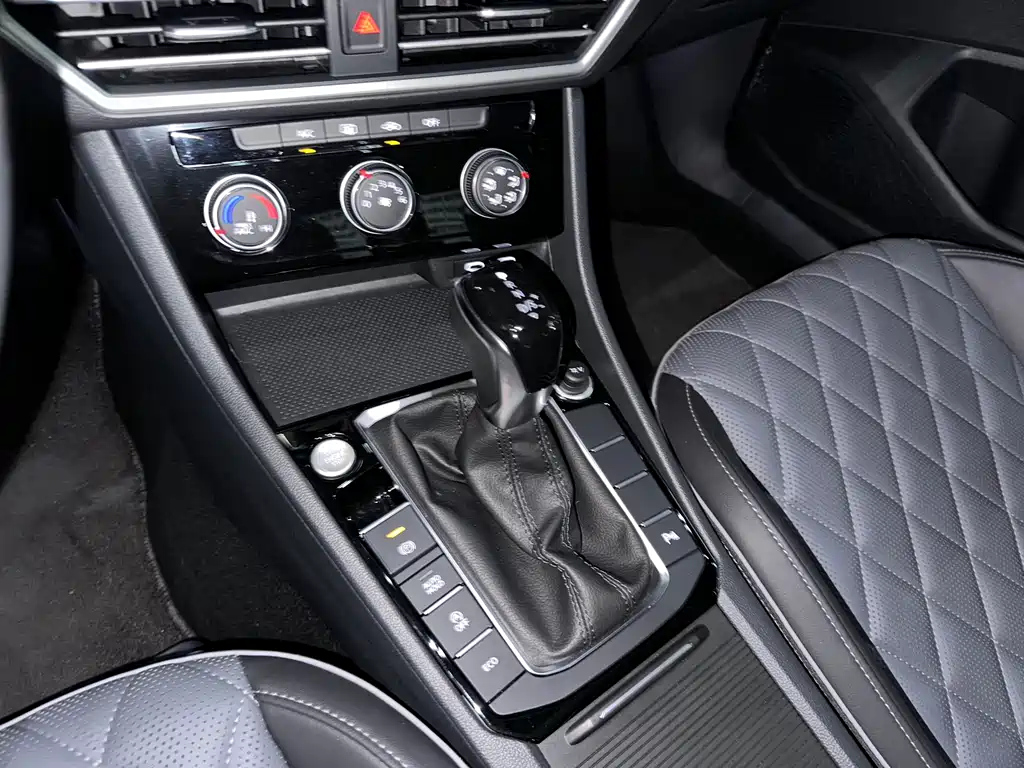 VOLKSWAGEN SAGITAR 2023