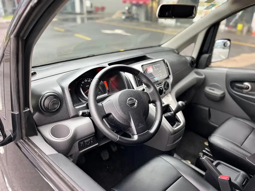 NISSAN NV200 2013