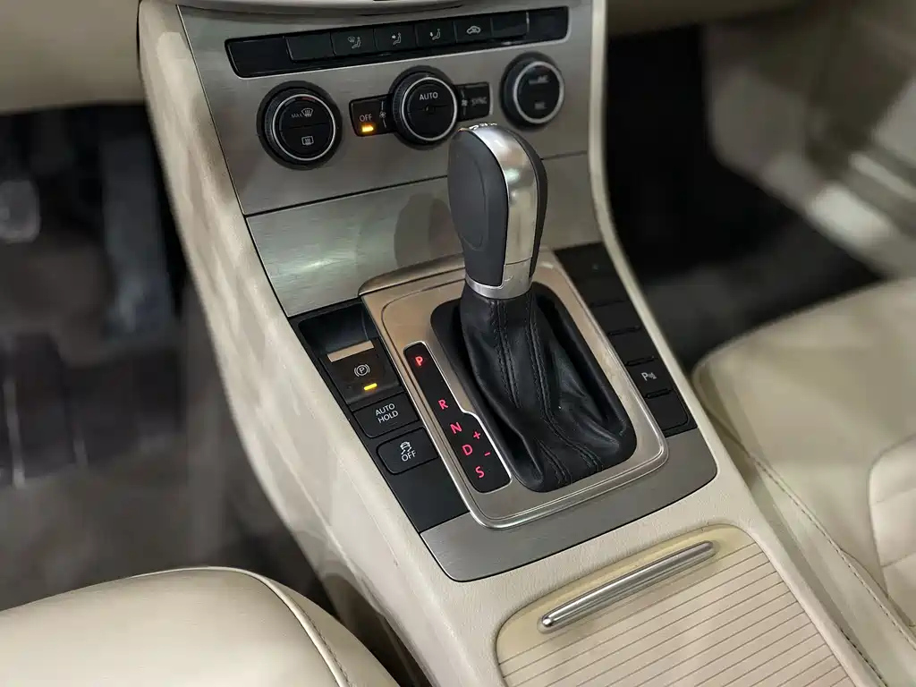 VOLKSWAGEN MAGOTAN 2016