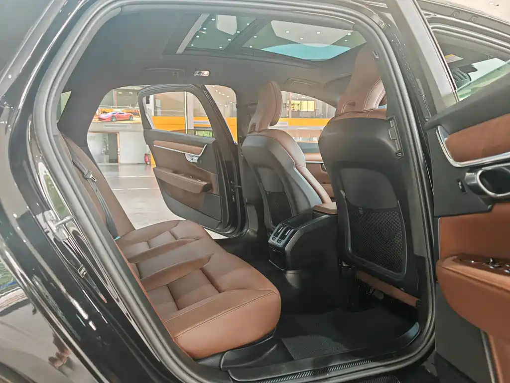 VOLVO S90 2021