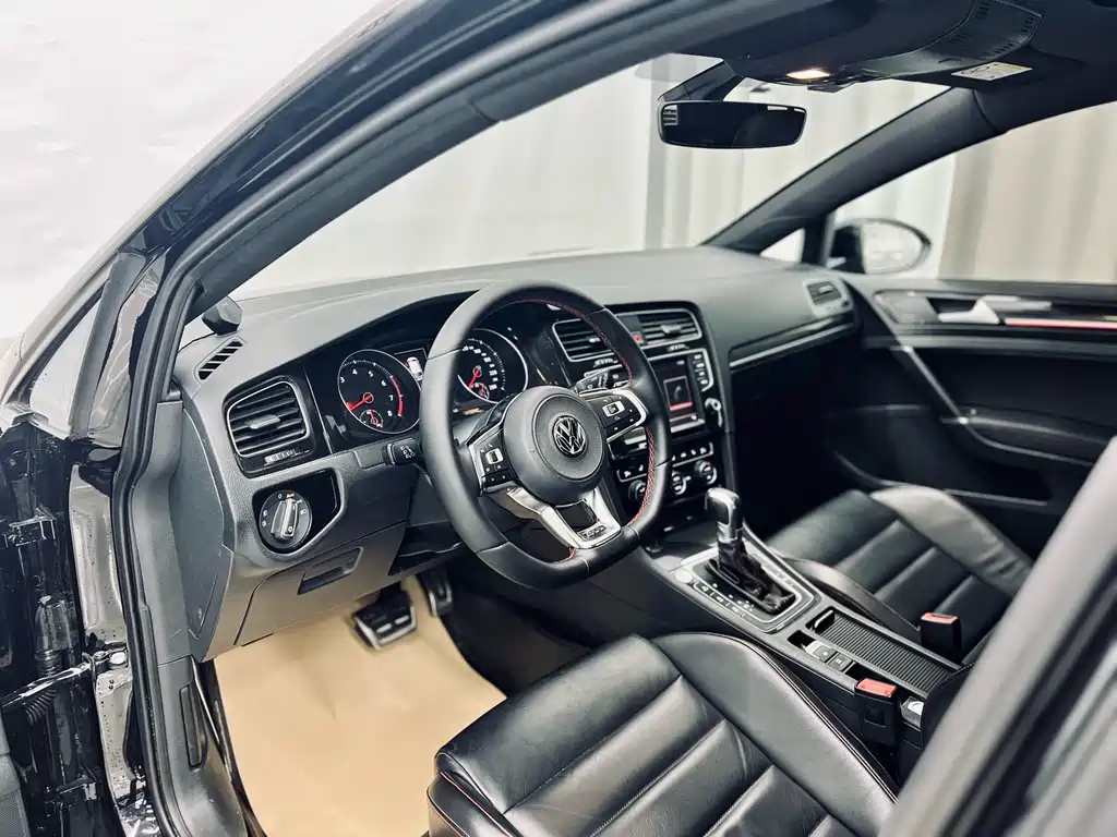 VOLKSWAGEN GOLF 2018