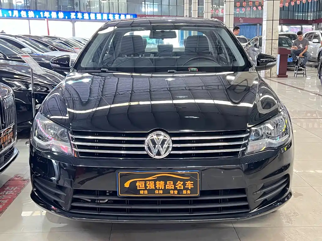 VOLKSWAGEN BORA 2015