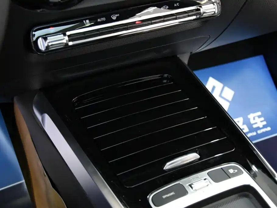 MERCEDES BENZ GLB 2024