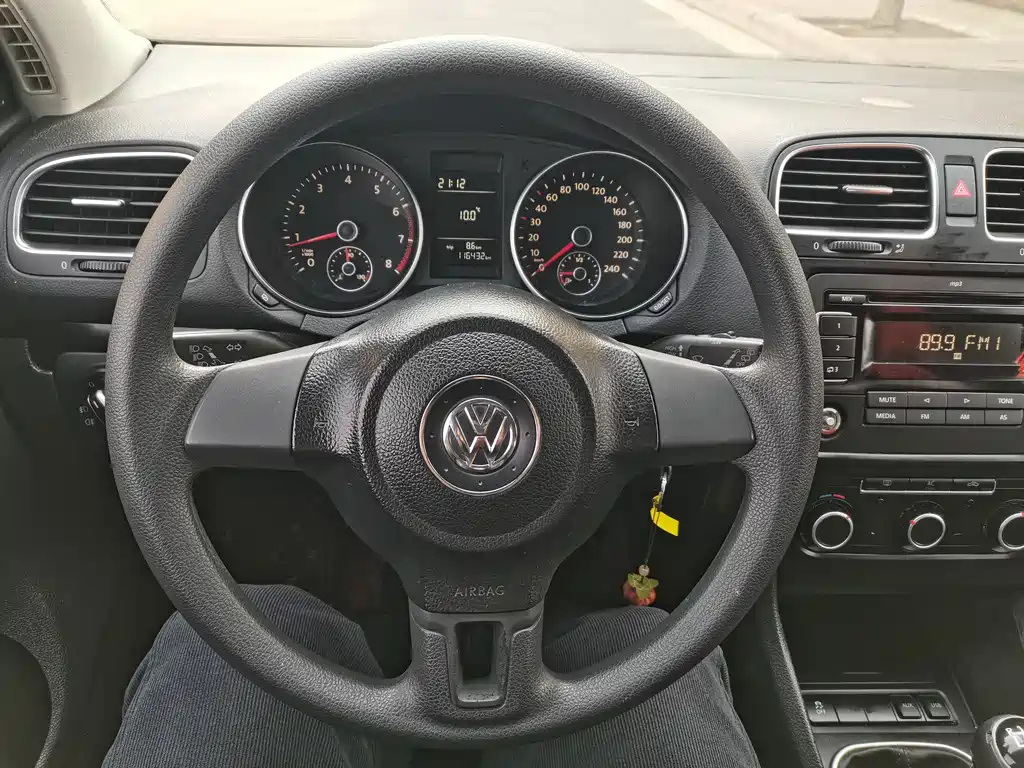 VOLKSWAGEN GOLF 2012