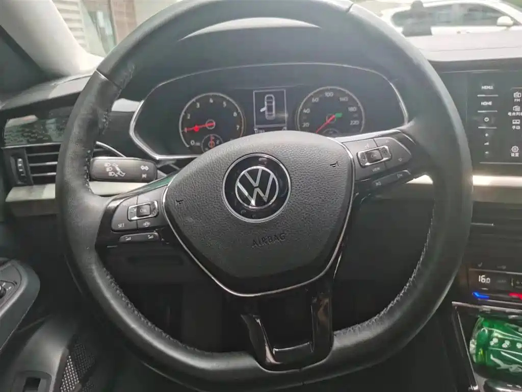 VOLKSWAGEN PASSAT 2021