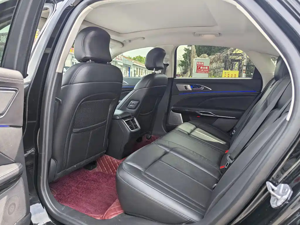FORD TAURUS 2020