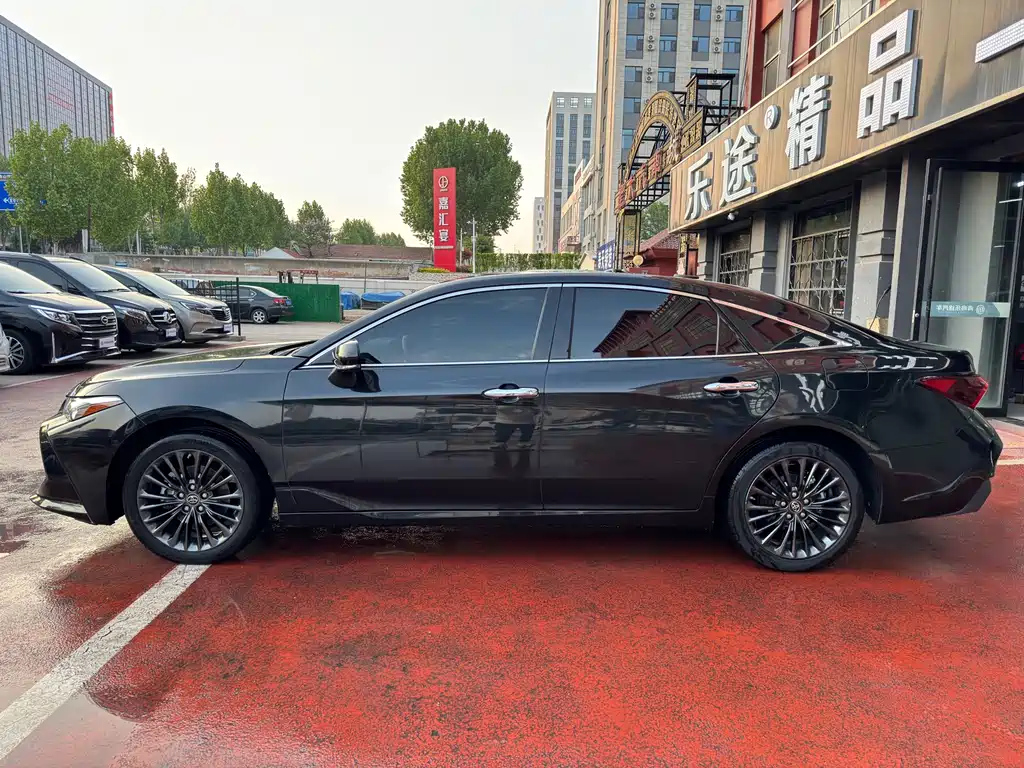 TOYOTA AVALON 2022