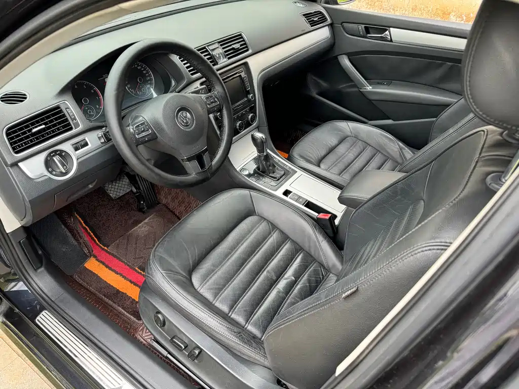 VOLKSWAGEN PASSAT 2013