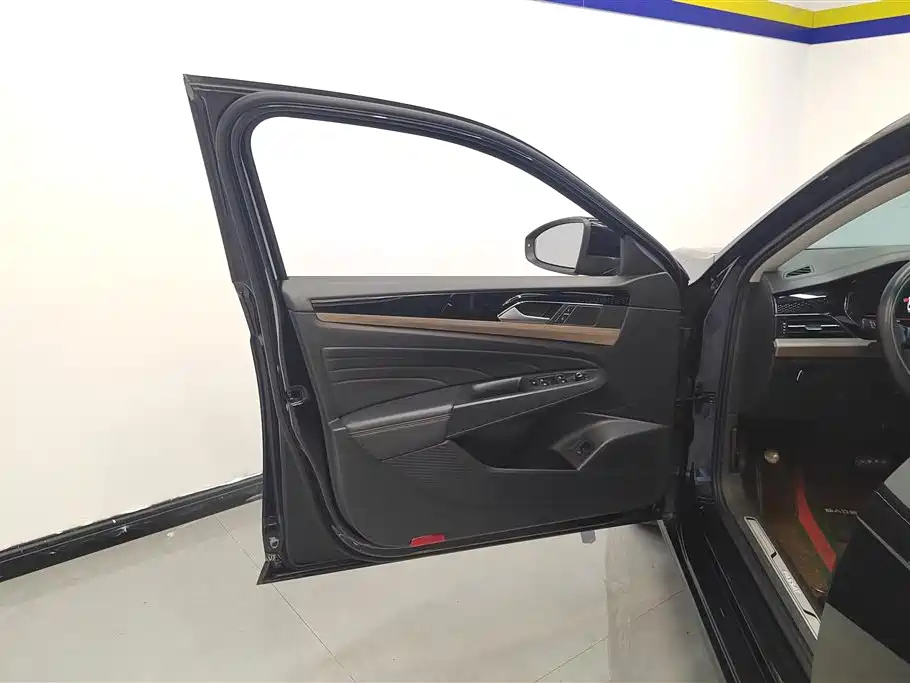 VOLKSWAGEN PASSAT 2020