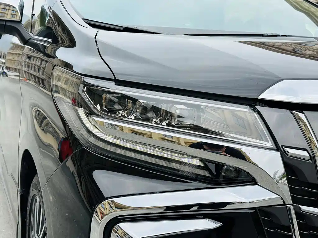 TOYOTA ALPHARD 2018