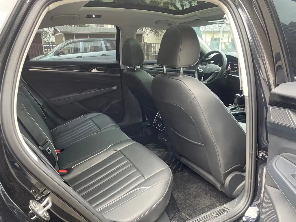 VOLKSWAGEN PASSAT 2022