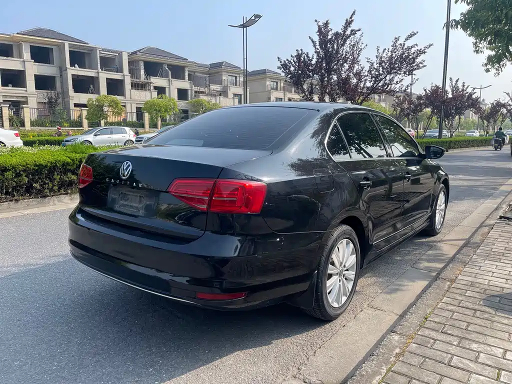 VOLKSWAGEN SAGITAR 2016