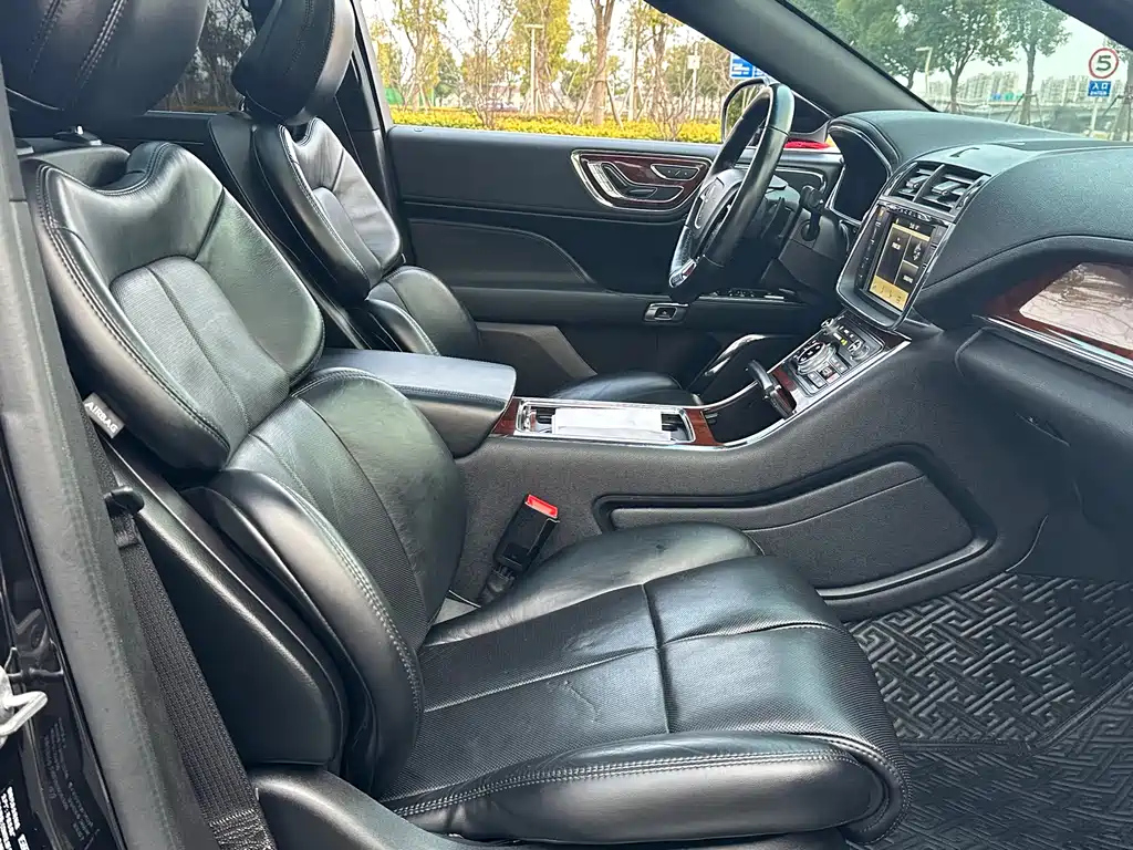 LINCOLN CONTINENTAL 2020