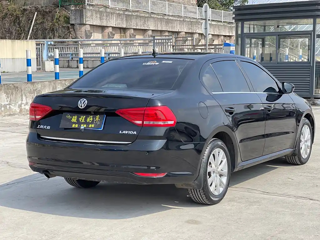 VOLKSWAGEN LAVIDA 2015
