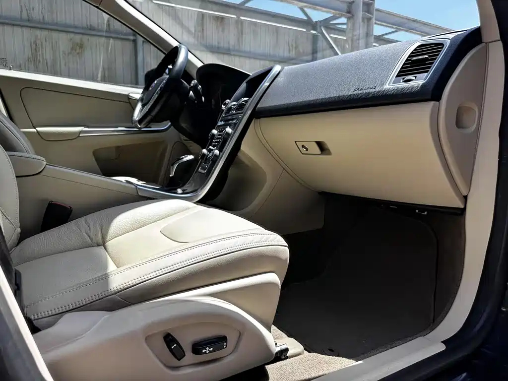 VOLVO XC60 IMPORT 2014