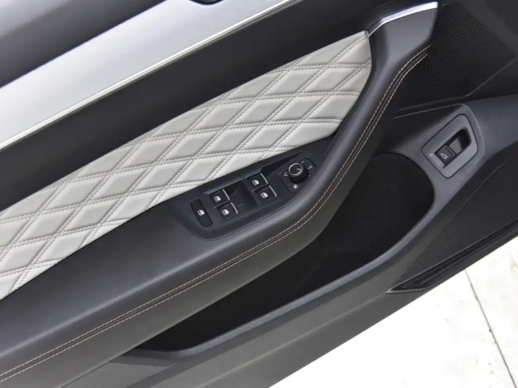 VOLKSWAGEN MAGOTAN 2023