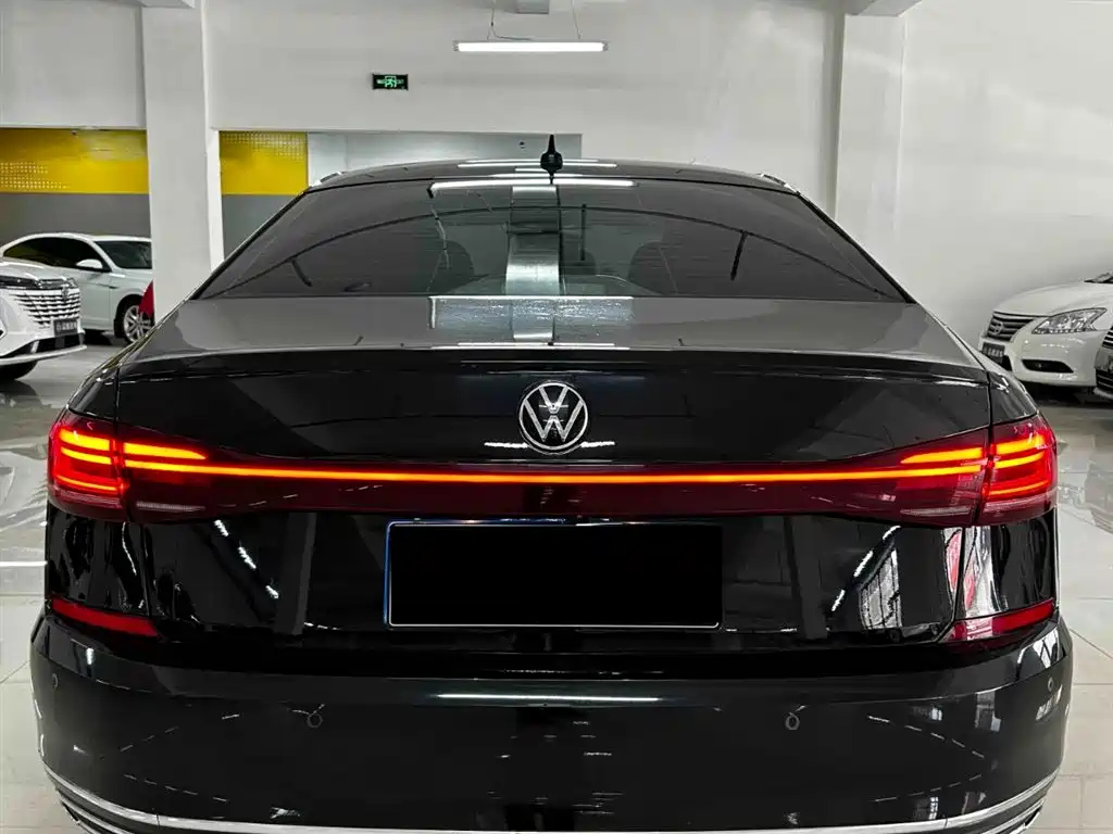 VOLKSWAGEN PASSAT 2021