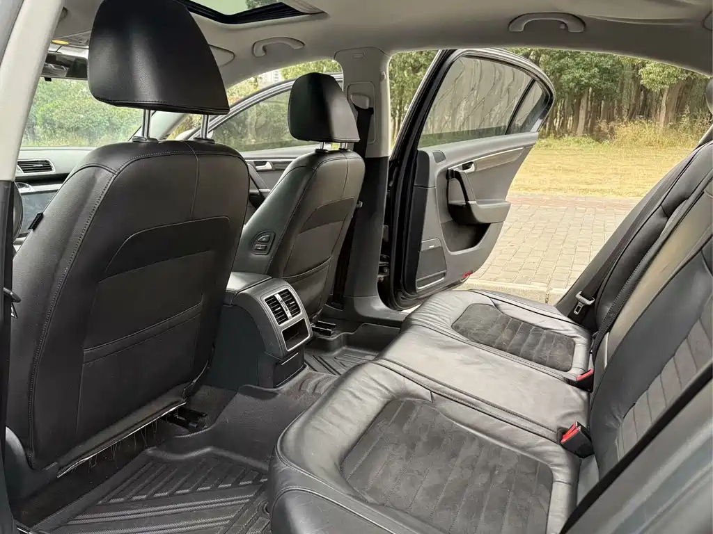 VOLKSWAGEN MAGOTAN 2013