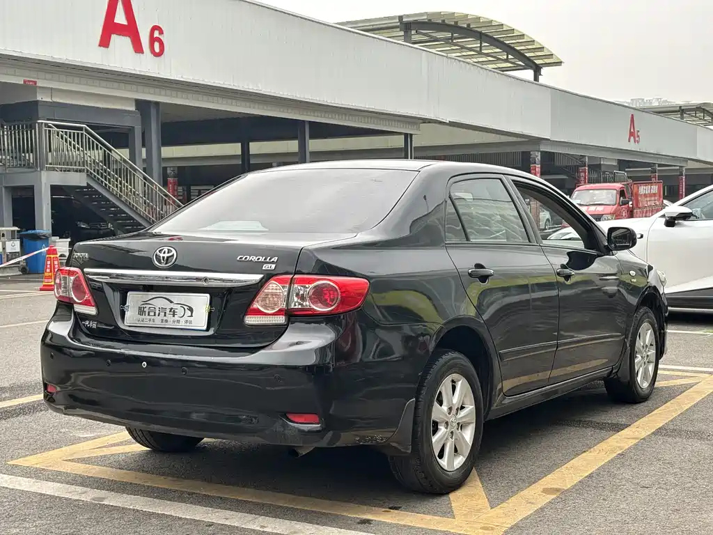 TOYOTA COROLLA 2011