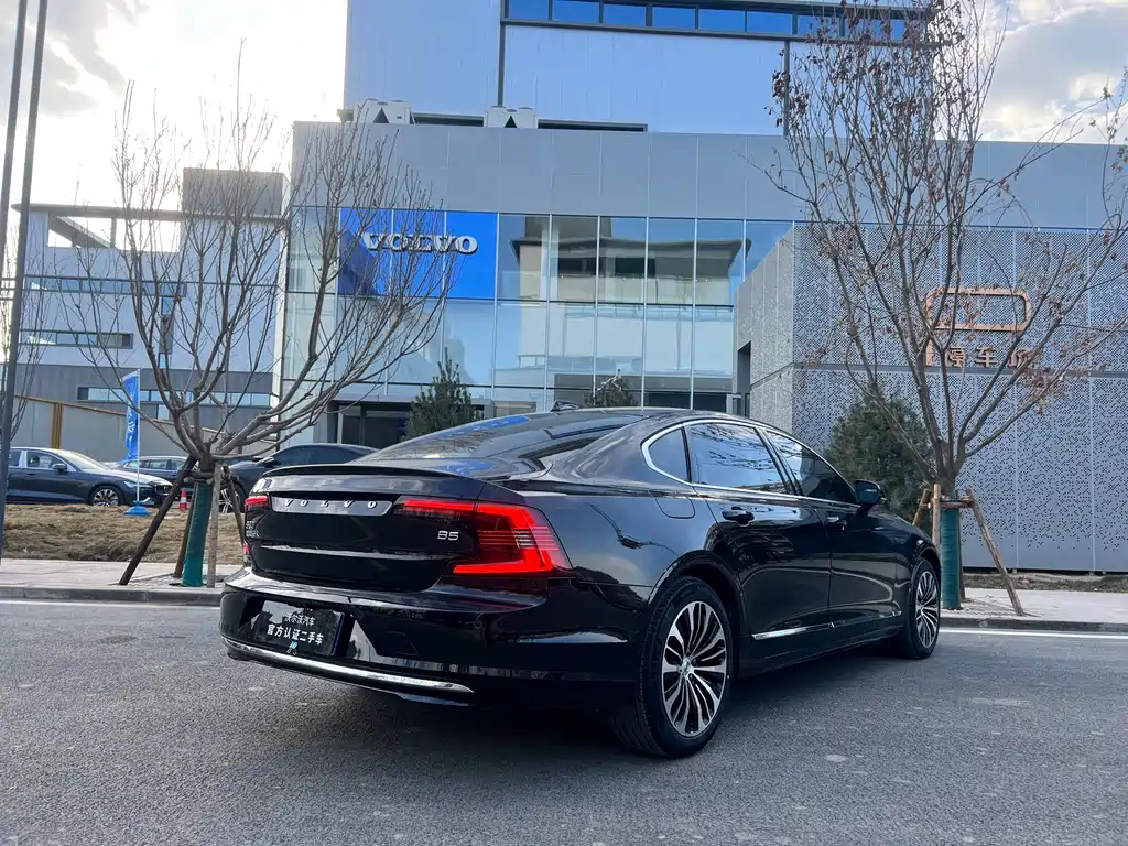 VOLVO S90 2023