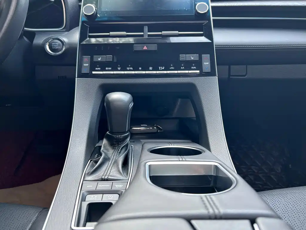 TOYOTA AVALON 2020