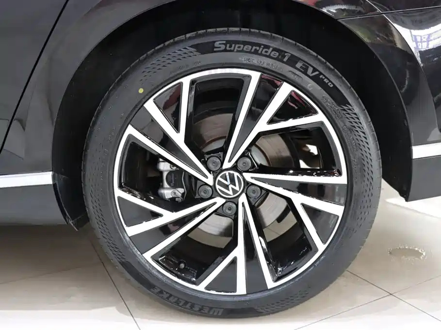VOLKSWAGEN MAGOTAN 2021